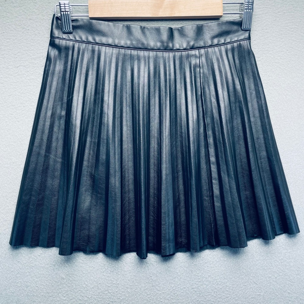 Lulus Women Mini Skirt Black Faux Leather Pleated‎ Size S Edgy Chic